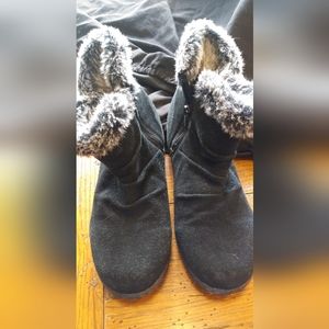 Women's black leather upper w/faux fur zipper winter boots Size 10